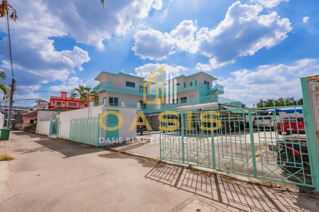 A Rare Opportunity for Investors or Pool Villa Professionals For Sale