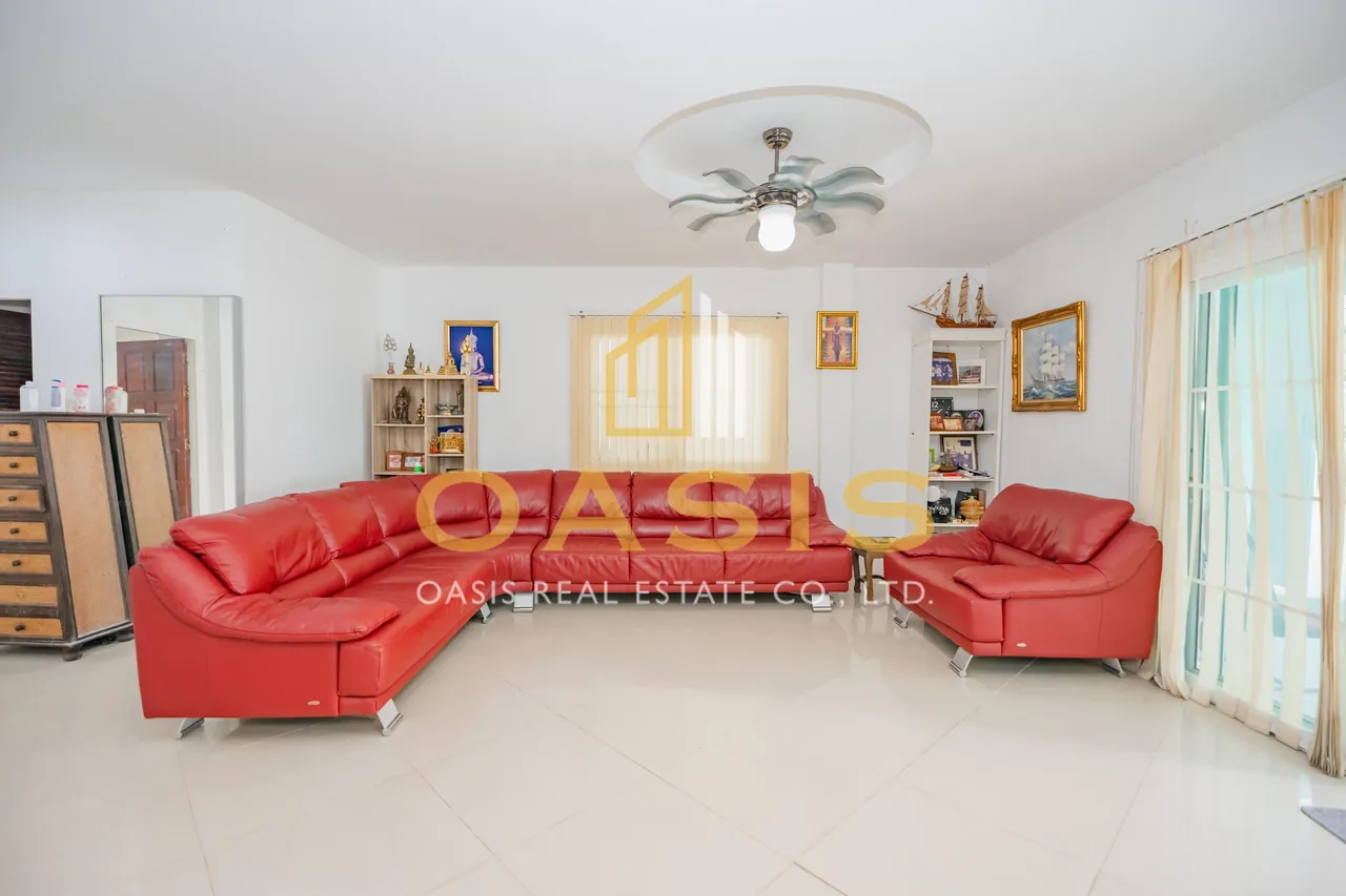 A Rare Opportunity for Investors or Pool Villa Professionals For Sale