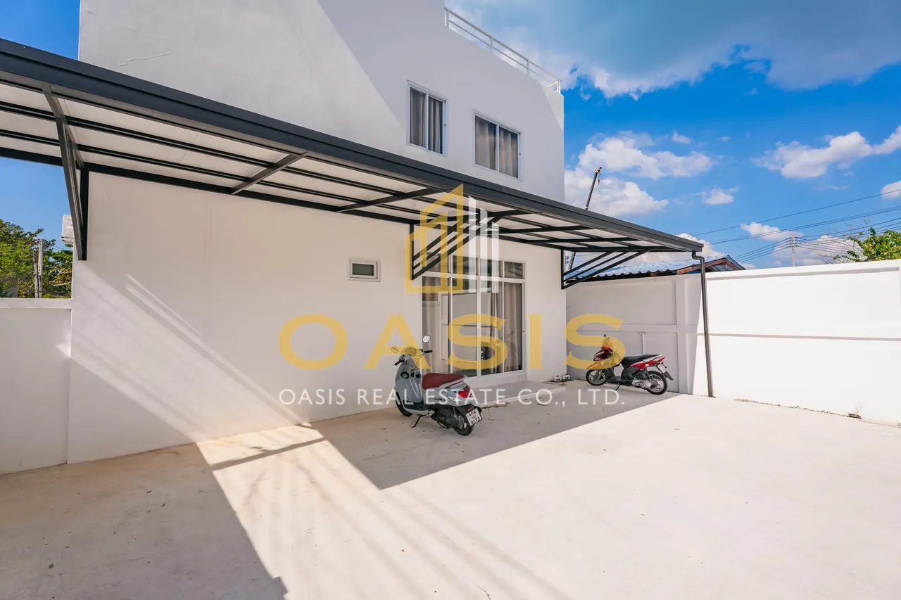 Newly built pool villa for sale In Bangsaray