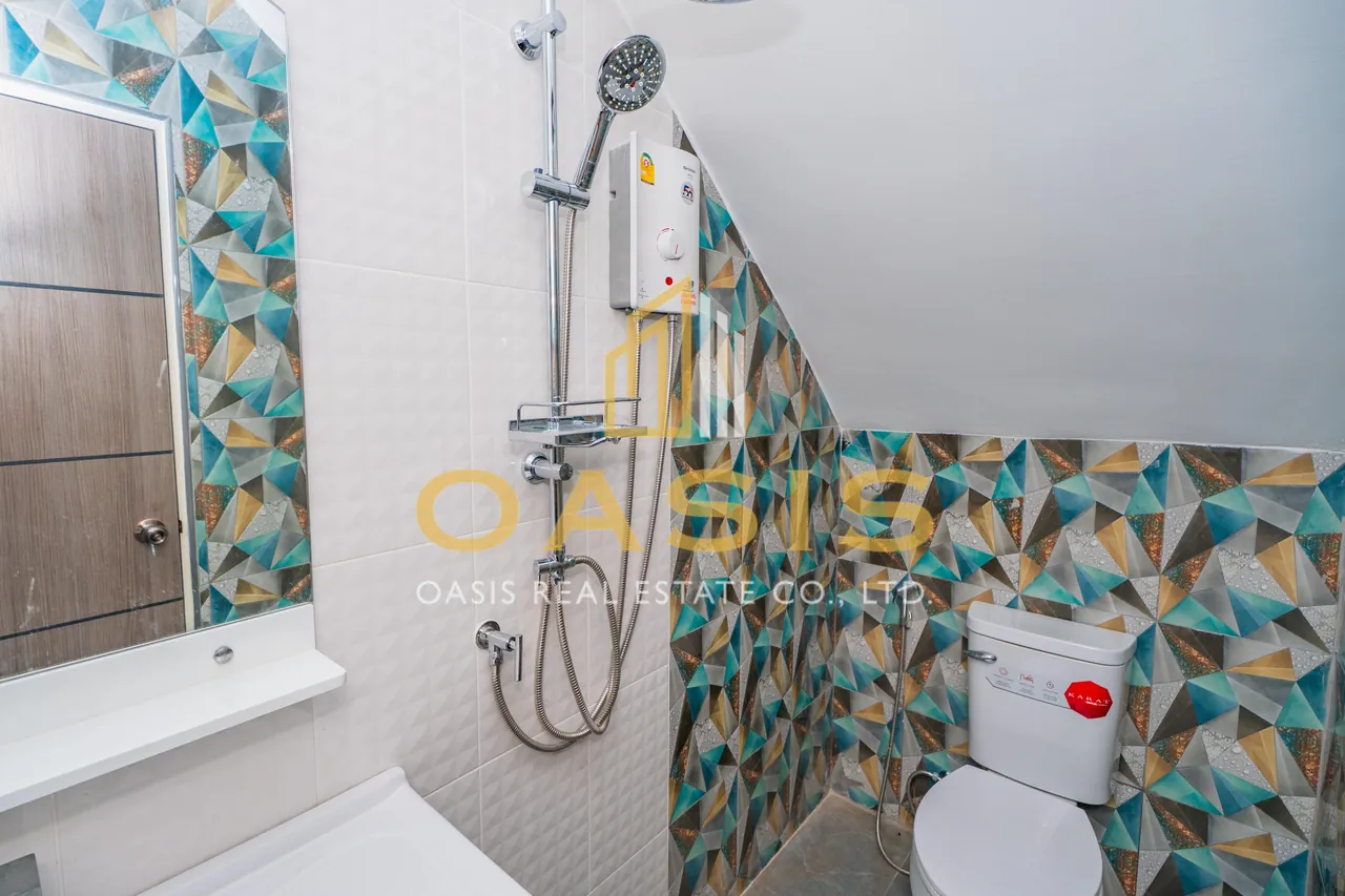Newly built pool villa for sale In Bangsaray
