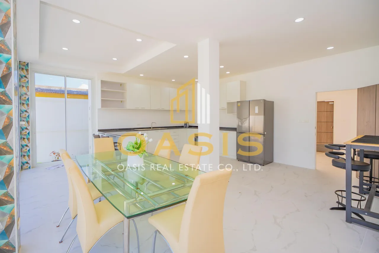 Newly built pool villa for sale In Bangsaray