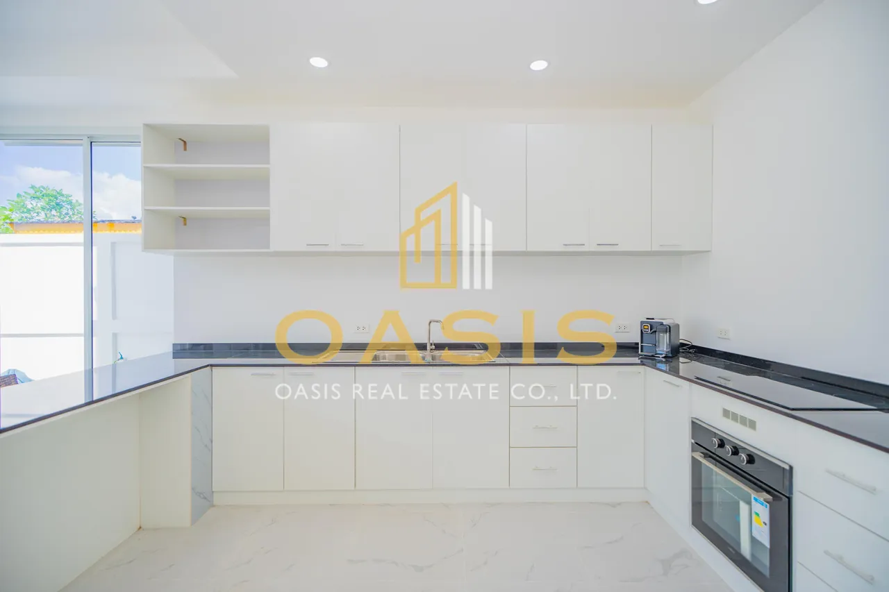 Newly built pool villa for sale In Bangsaray
