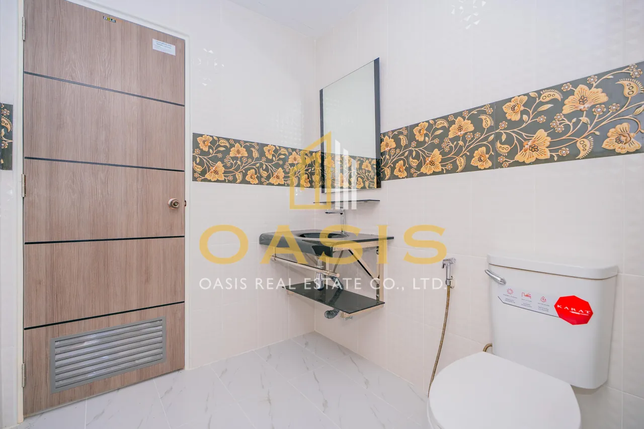 Newly built pool villa for sale In Bangsaray