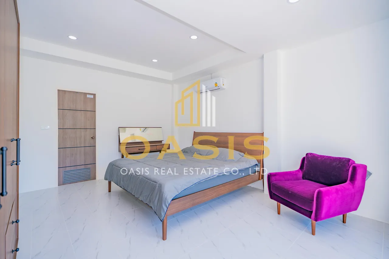 Newly built pool villa for sale In Bangsaray