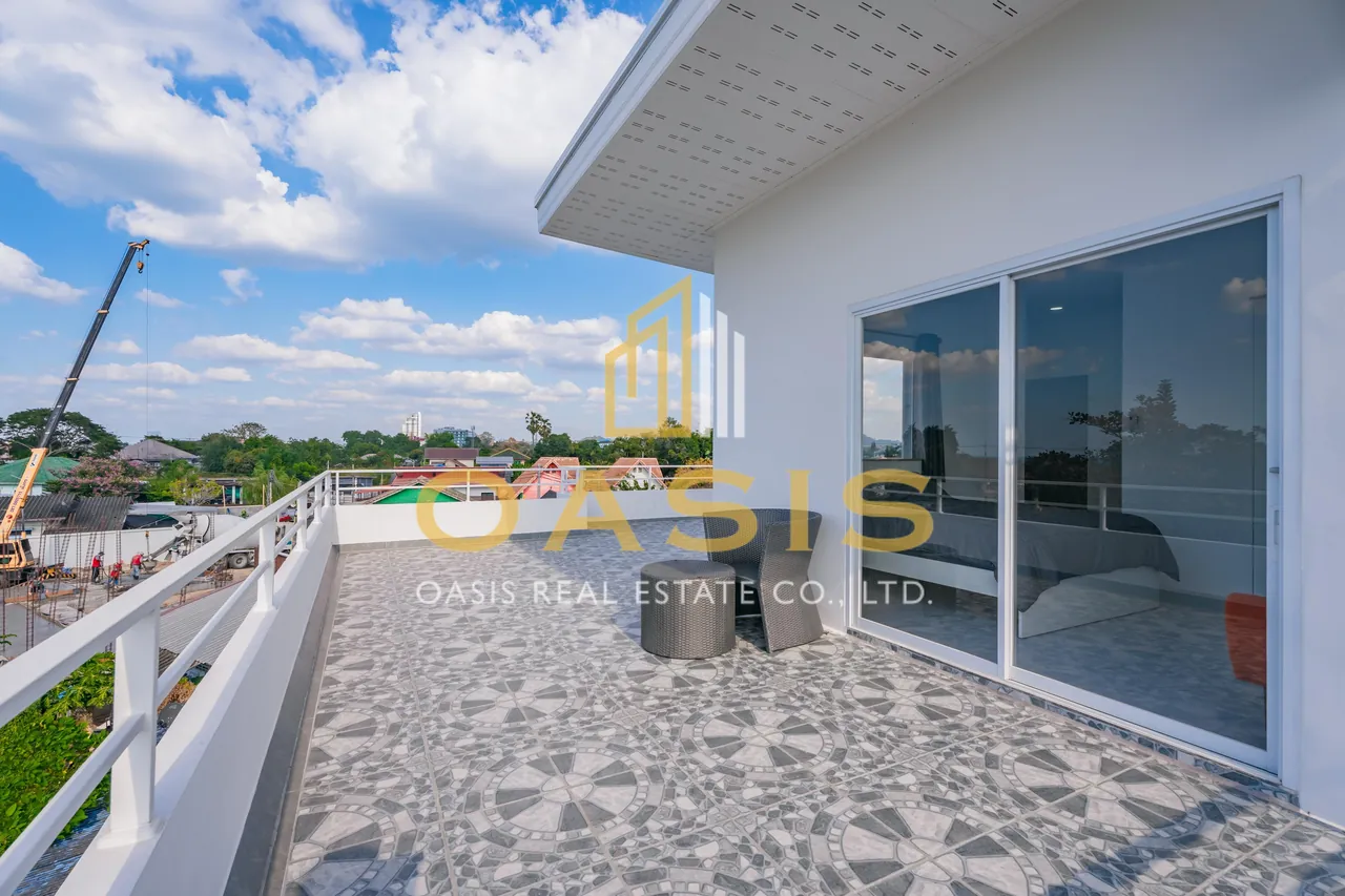 Newly built pool villa for sale In Bangsaray