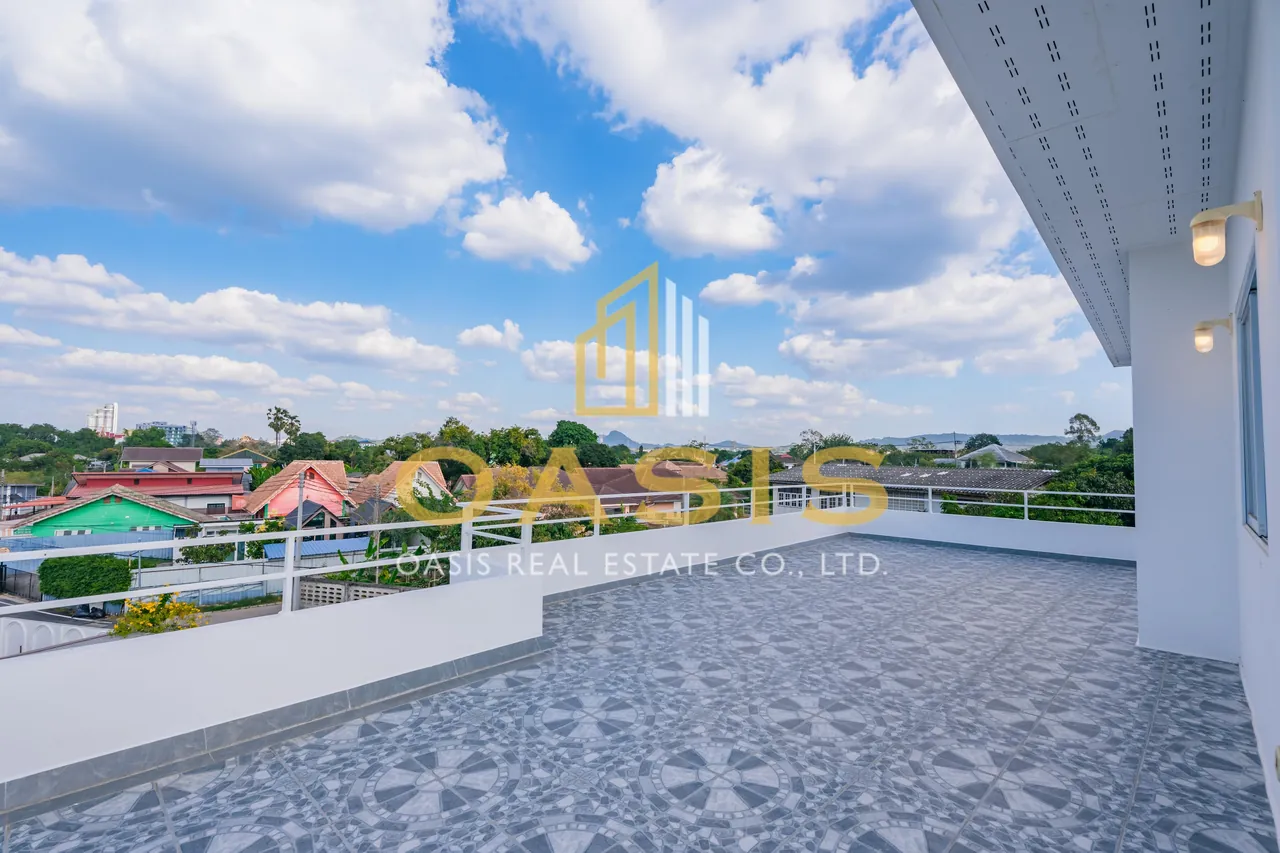 Newly built pool villa for sale In Bangsaray