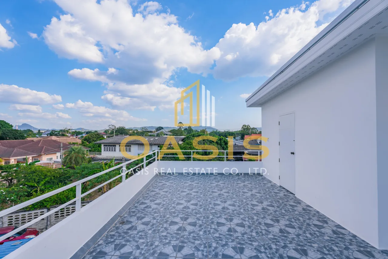 Newly built pool villa for sale In Bangsaray