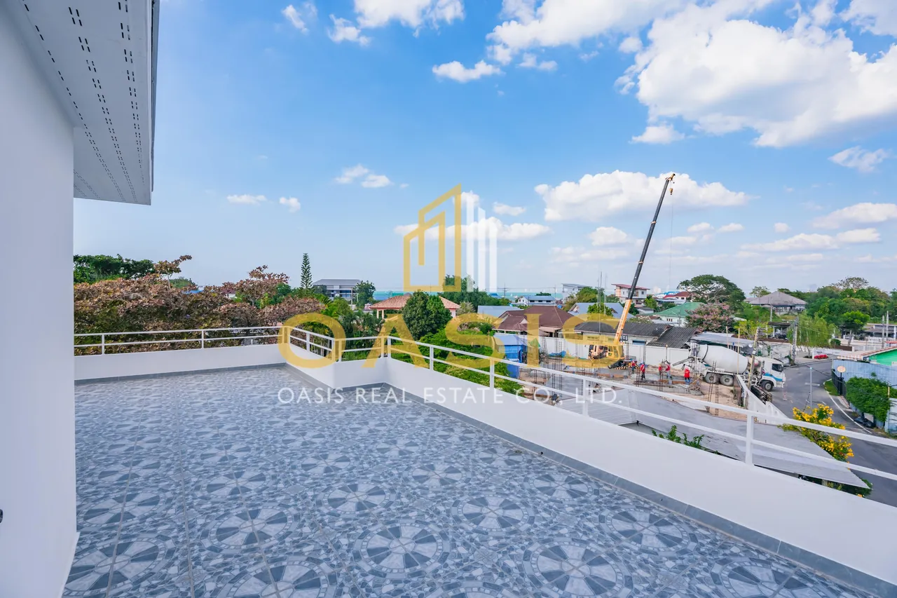 Newly built pool villa for sale In Bangsaray