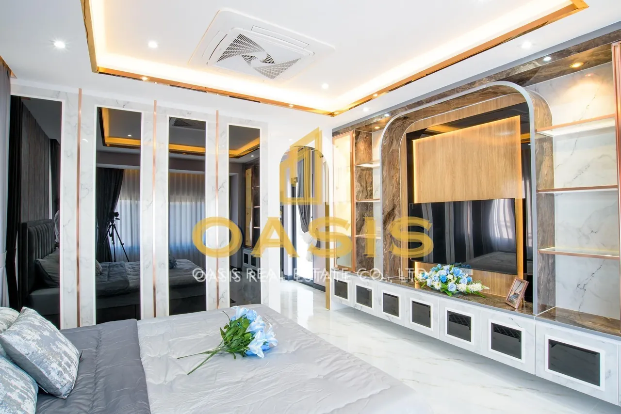 Luxury Pool Villa for Sale Central Park 2