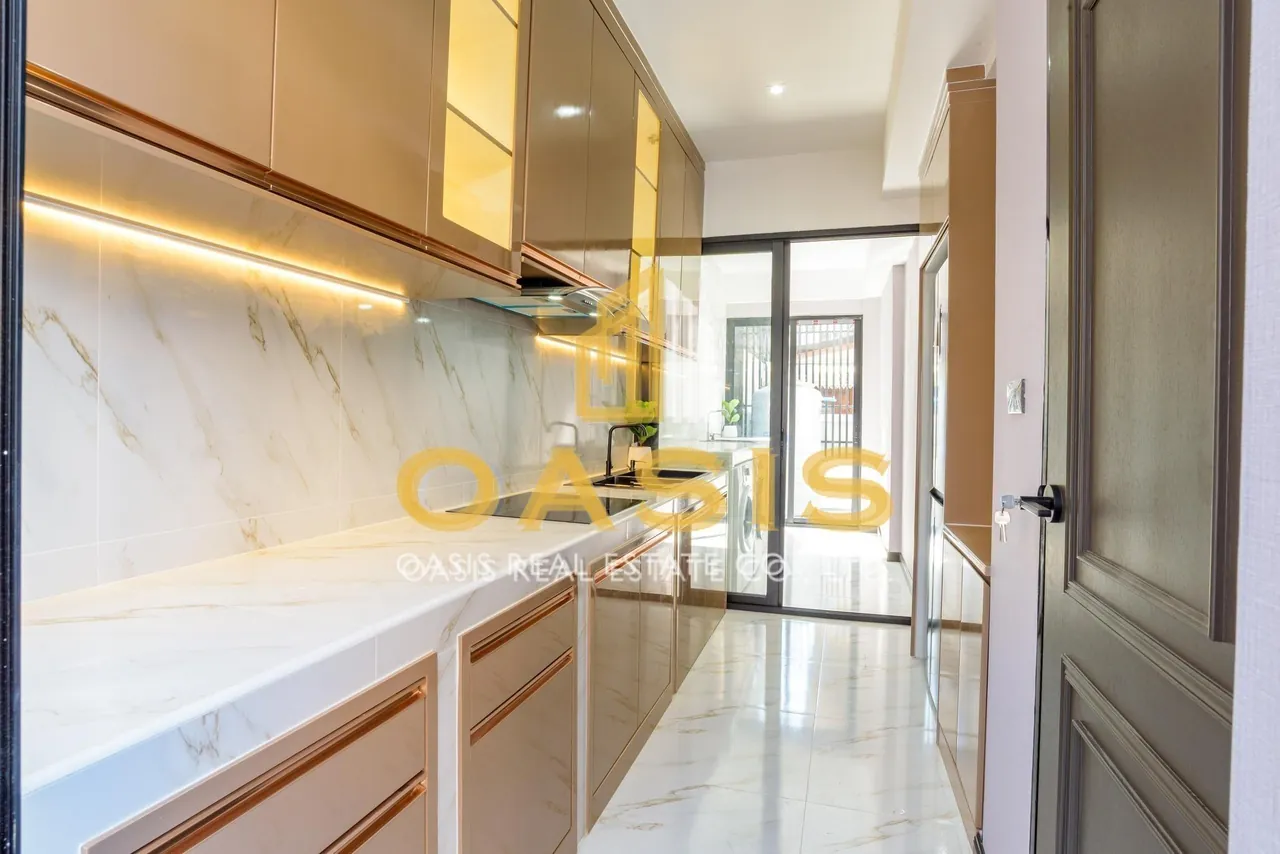 Luxury Pool Villa for Sale Central Park 2 