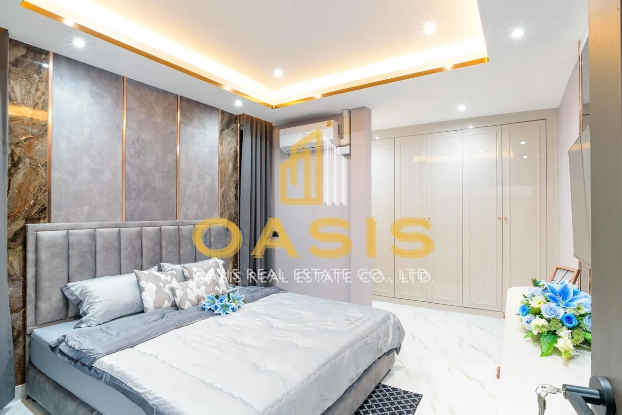 Luxury Pool Villa for Sale Central Park 2