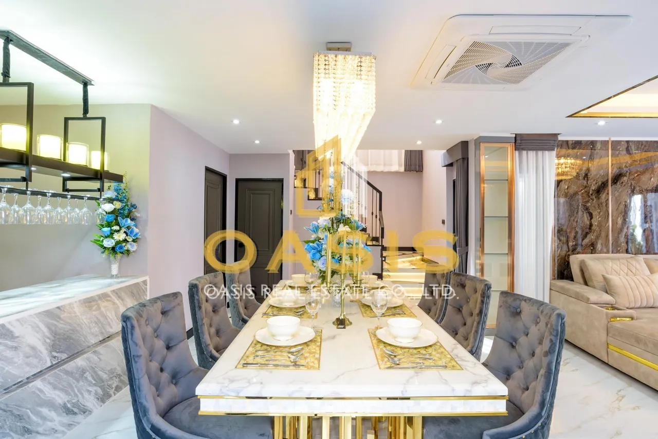 Luxury Pool Villa for Sale Central Park 2