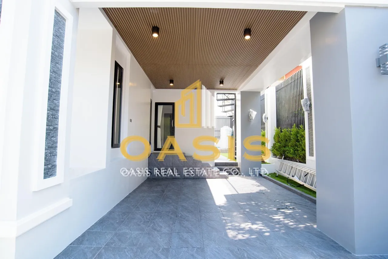Luxury Pool Villa for Sale Central Park 2