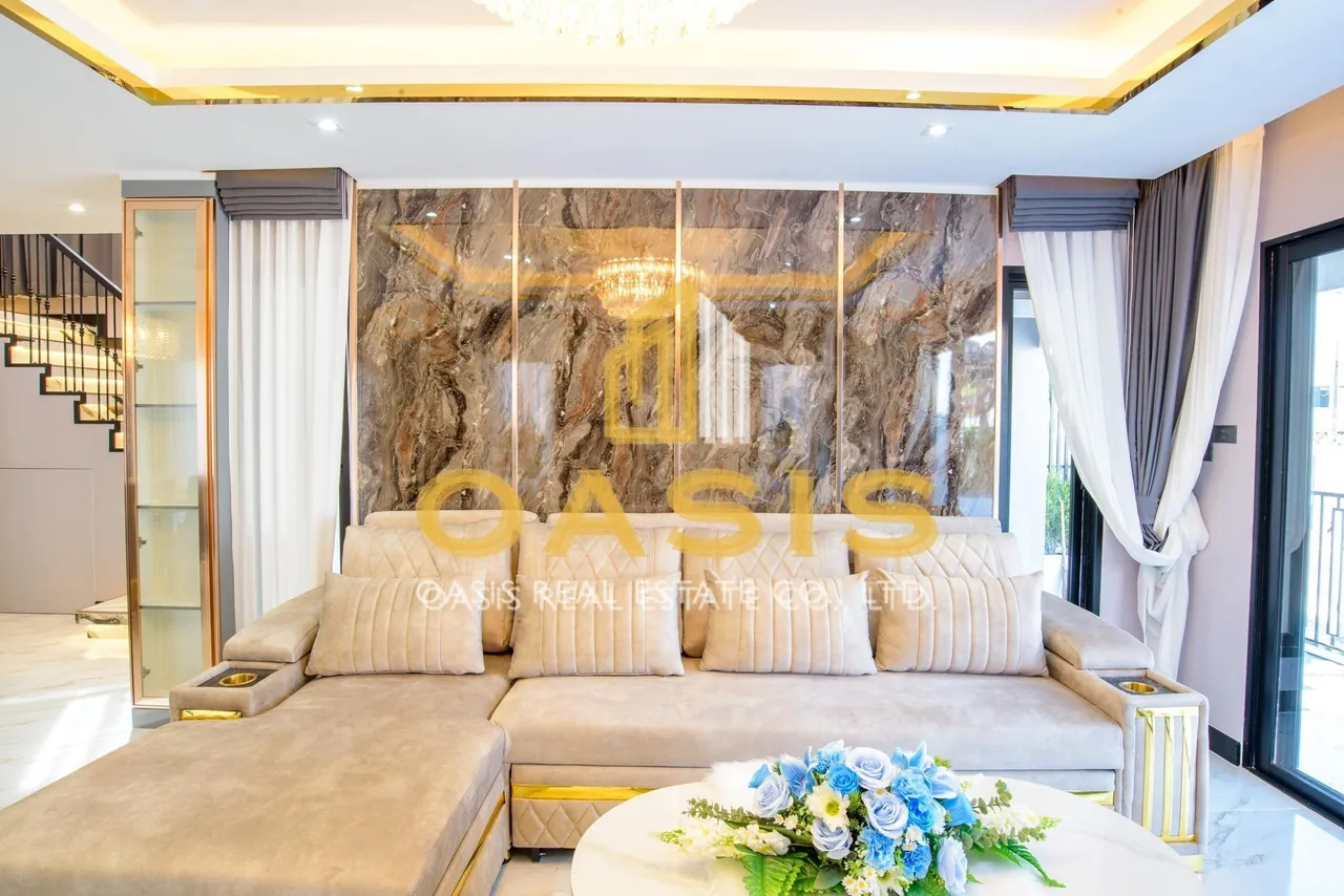 Luxury Pool Villa for Sale Central Park 2
