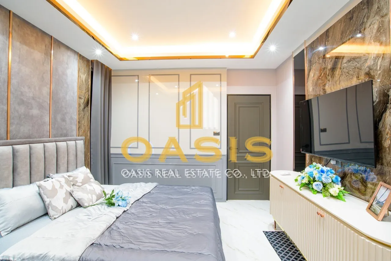Luxury Pool Villa for Sale Central Park 2
