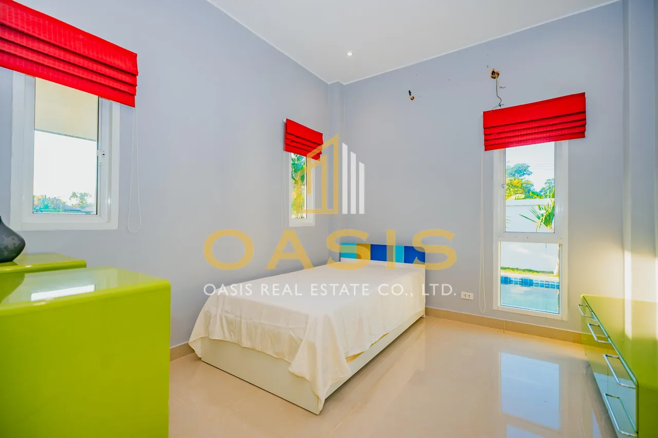 4-Bedroom Pool Villa Ban Panalee for Sale