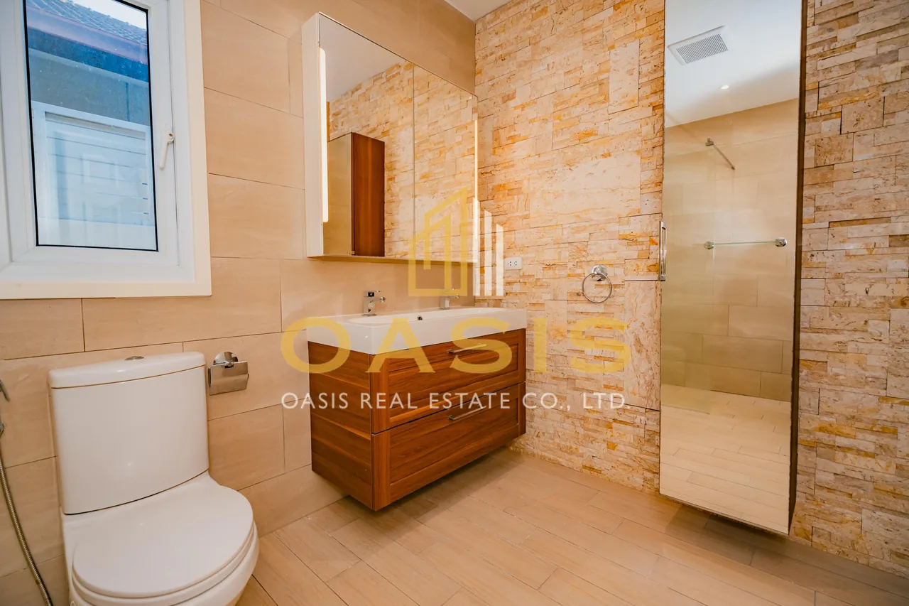 4-Bedroom Pool Villa Ban Panalee for Sale