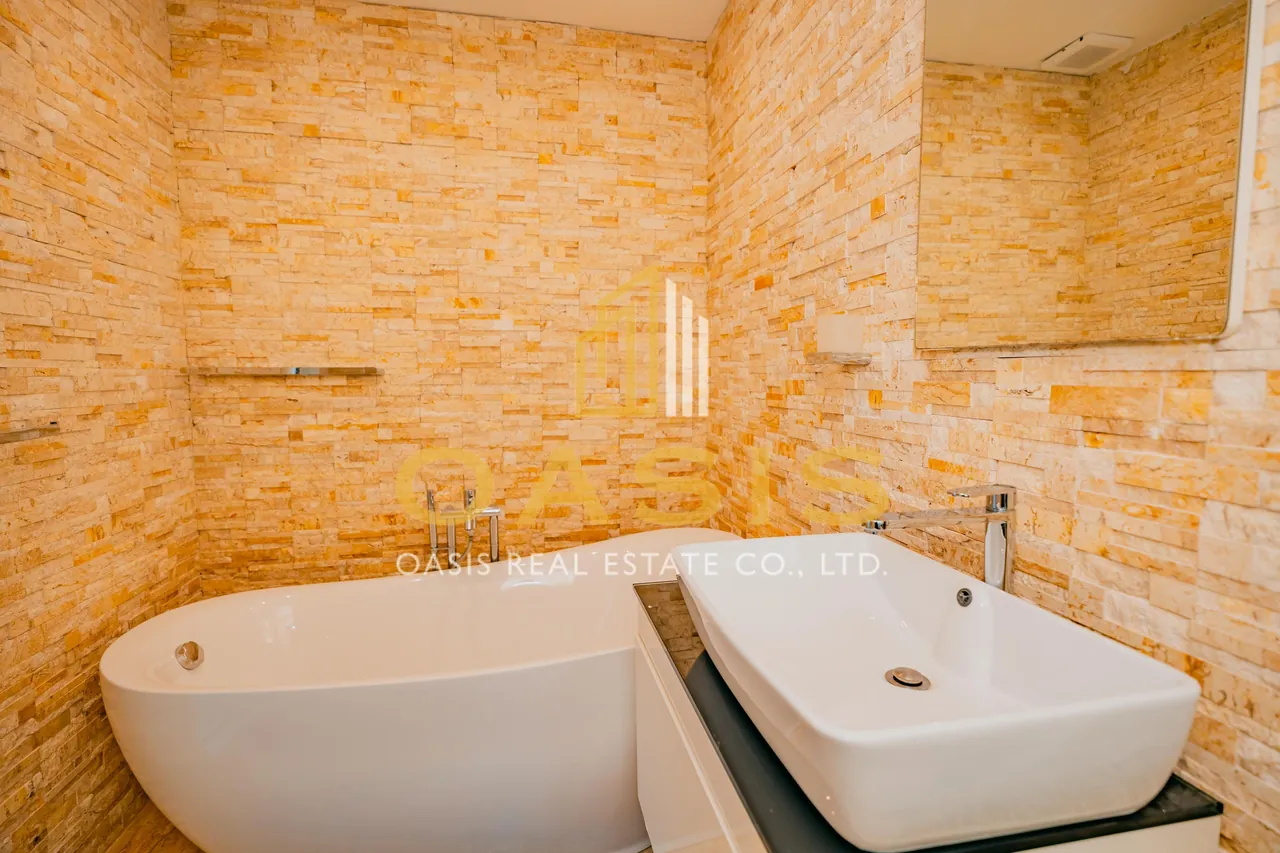 4-Bedroom Pool Villa Ban Panalee for Sale