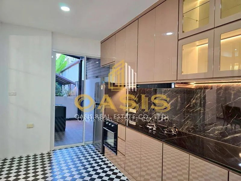 Single detached 2-storey house For rent