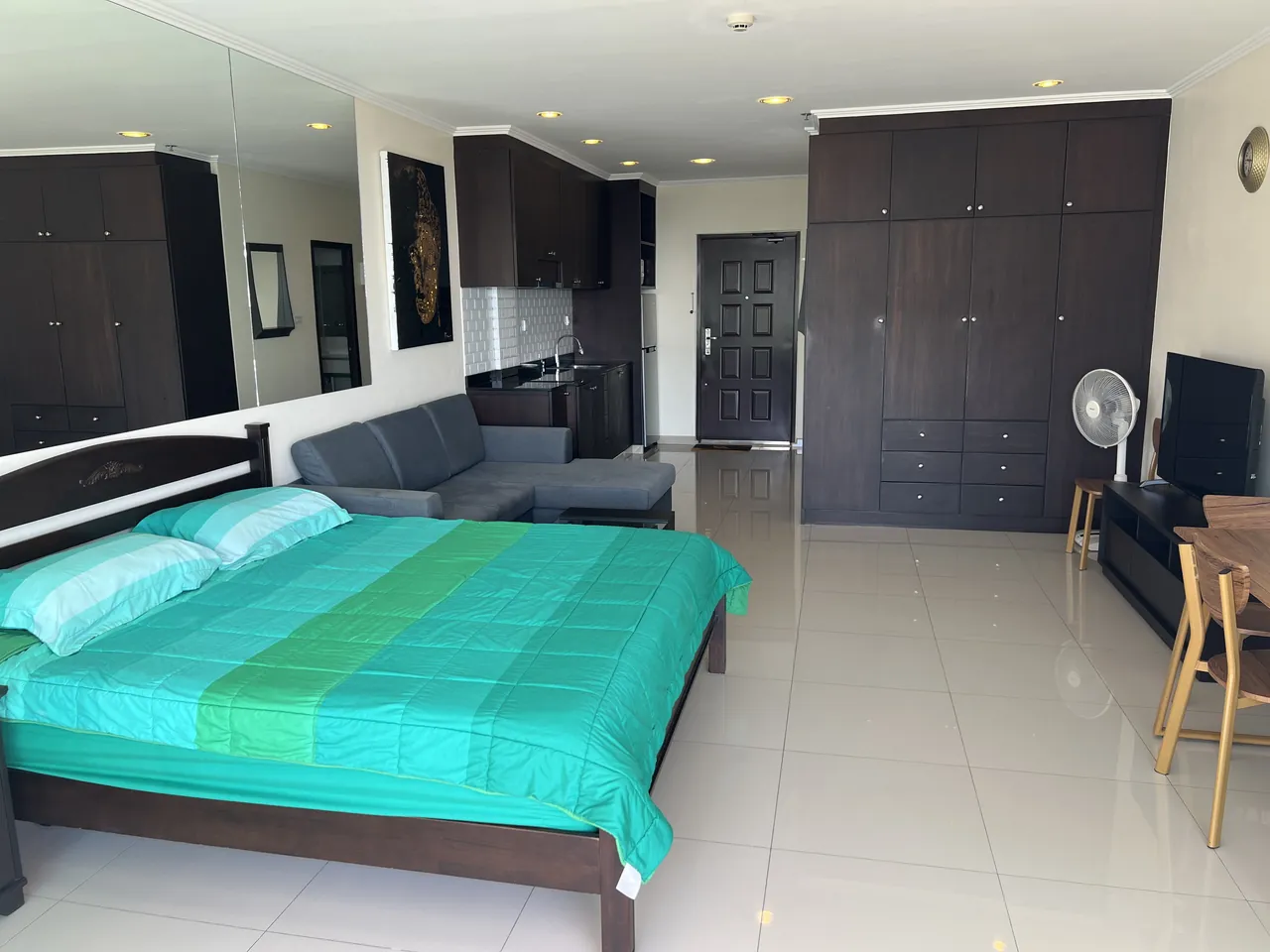 Spacious studio condominium in View Talay 7 for Sale