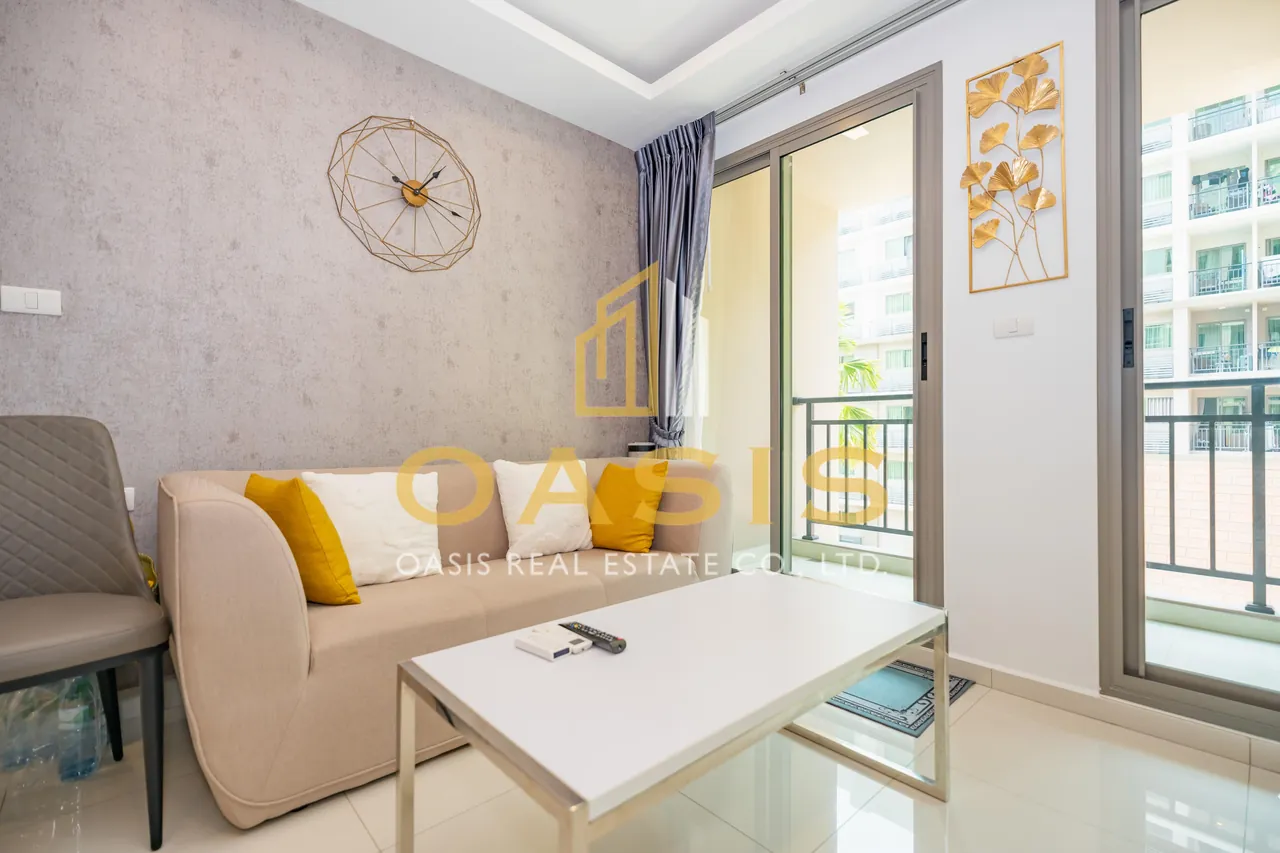Modern 2-bedrooms condominium with a stunning pool view at Arcadia Beach Continental