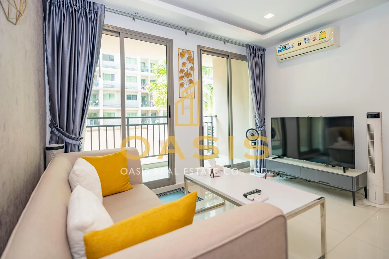 Modern 2-bedrooms condominium with a stunning pool view at Arcadia Beach Continental