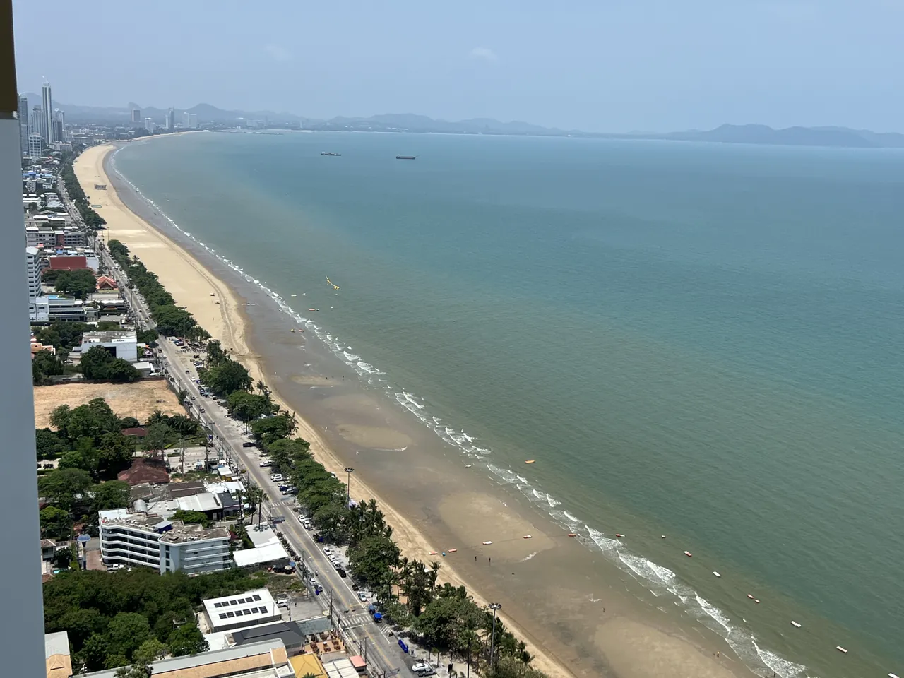 Copacabana Beach Jomtien direct front sea view unit for sale