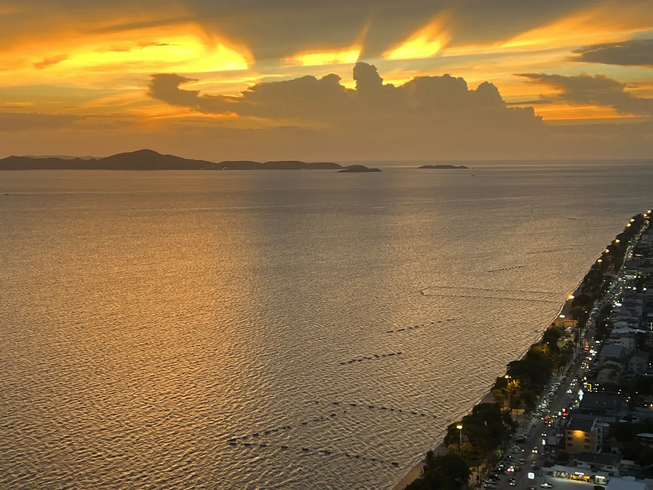 Copacabana Beach Jomtien direct front sea view unit for sale