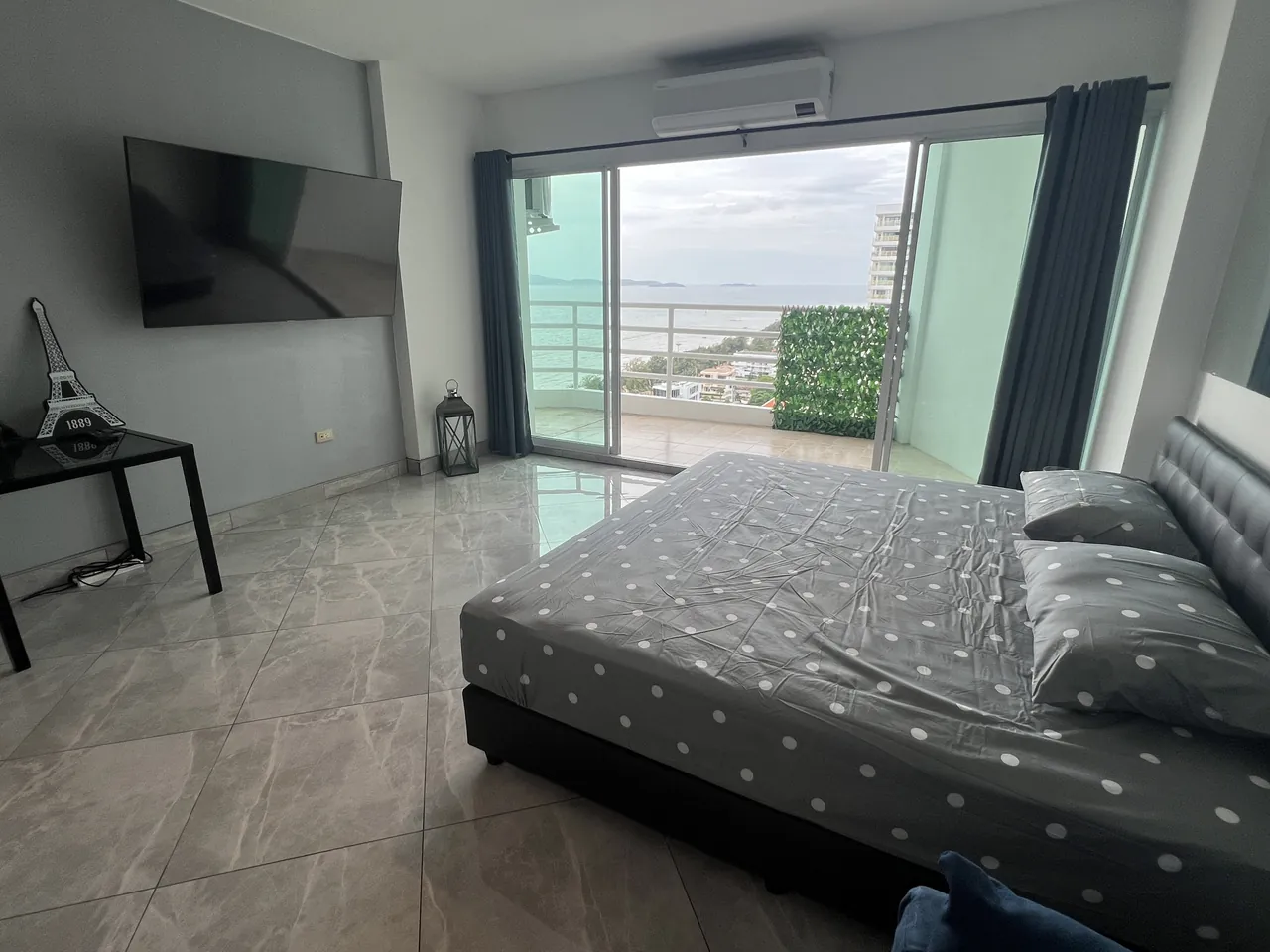 Spacious studio condominium in View Talay 7 For Sale
