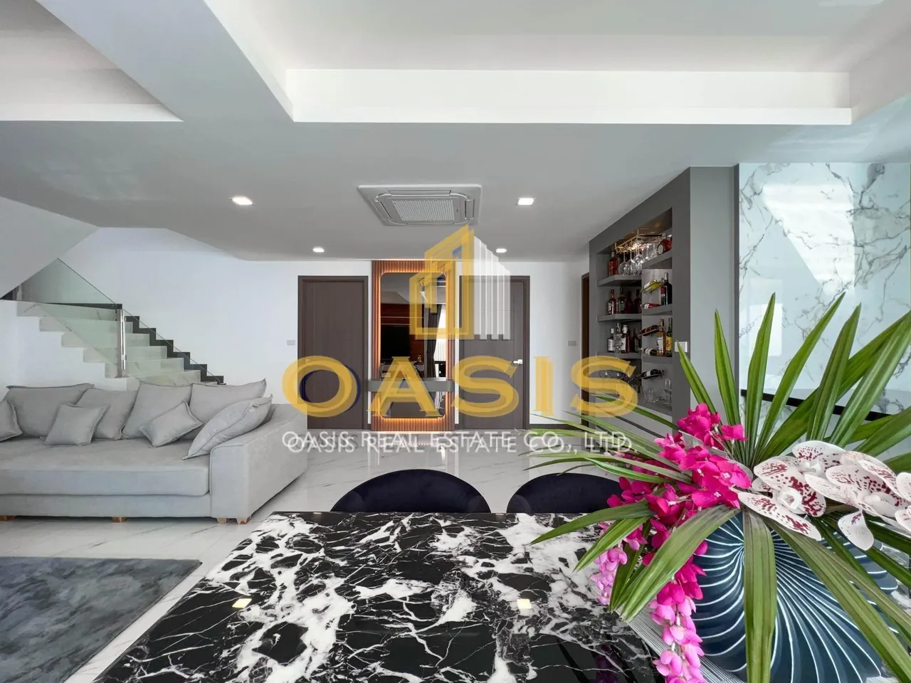 Luxury Pool Villa Near Jomtien Beach For Sale and Rent
