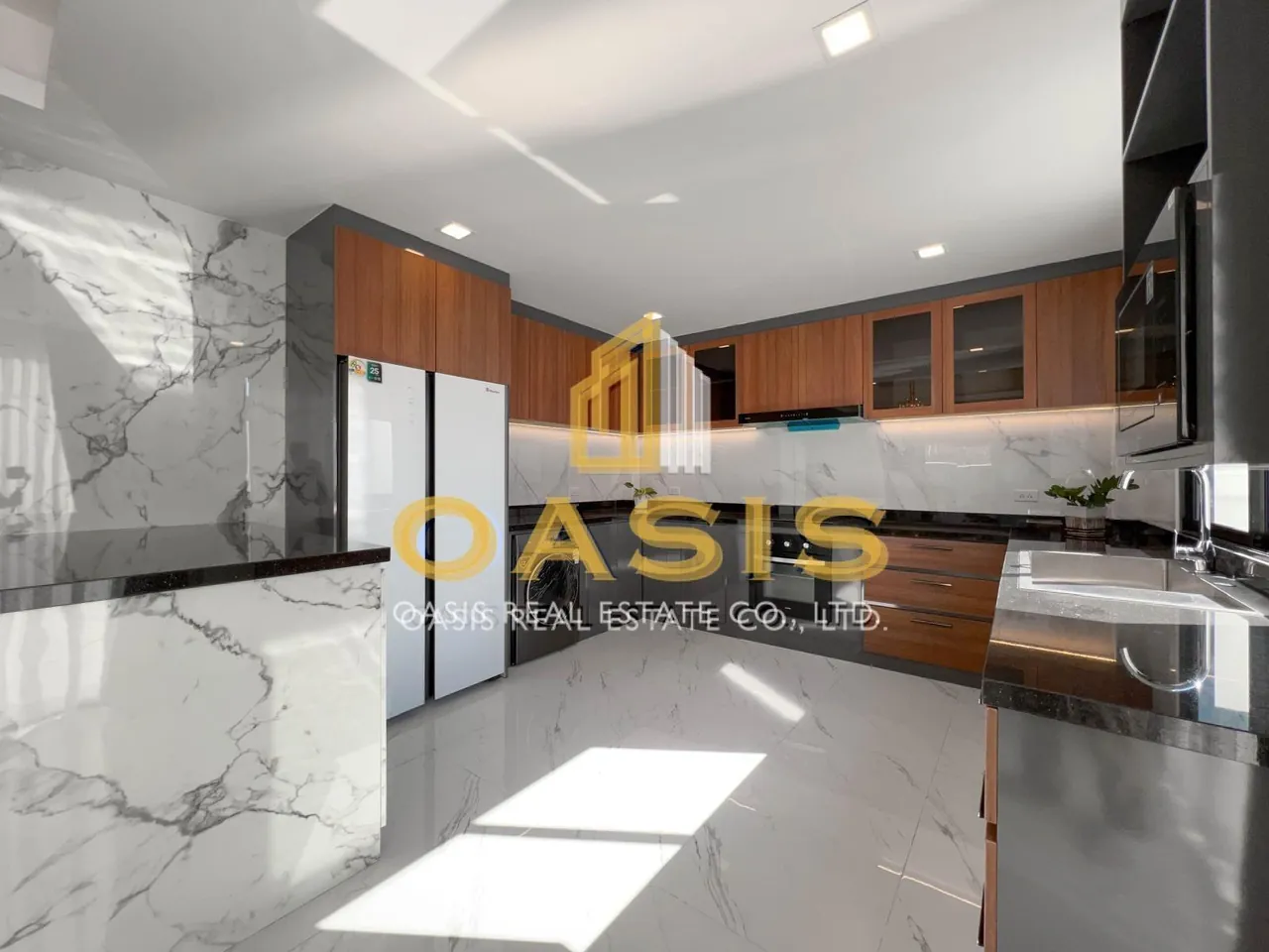Luxury Pool Villa Near Jomtien Beach For Sale and Rent
