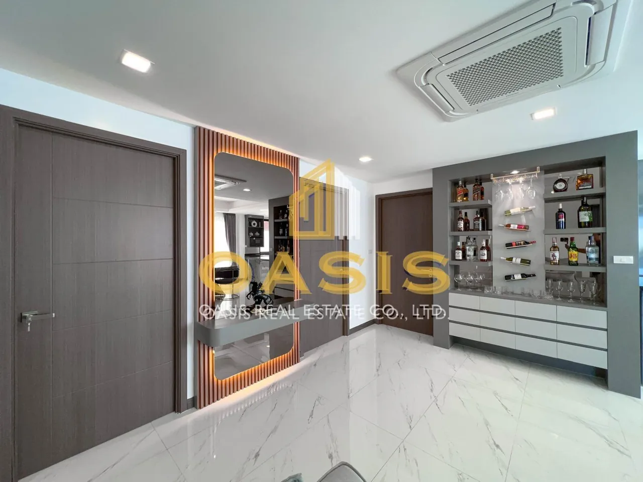 Luxury Pool Villa Near Jomtien Beach For Sale and Rent