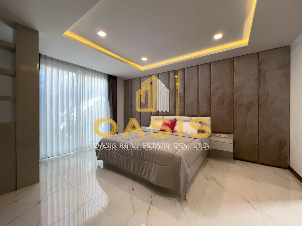 Luxury Pool Villa Near Jomtien Beach For Sale and Rent