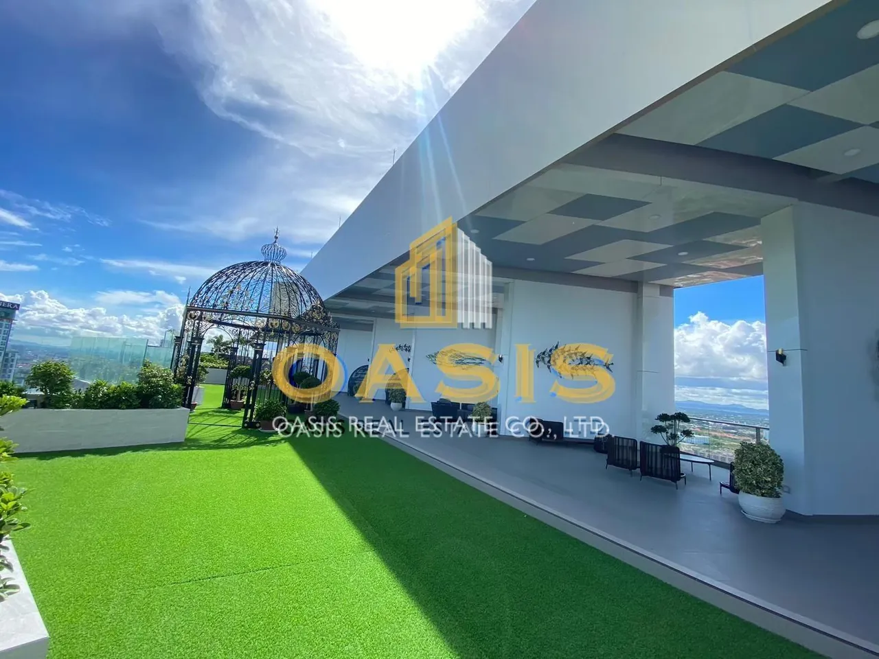 Copacabana Beach Jomtien direct front sea view unit for sale
