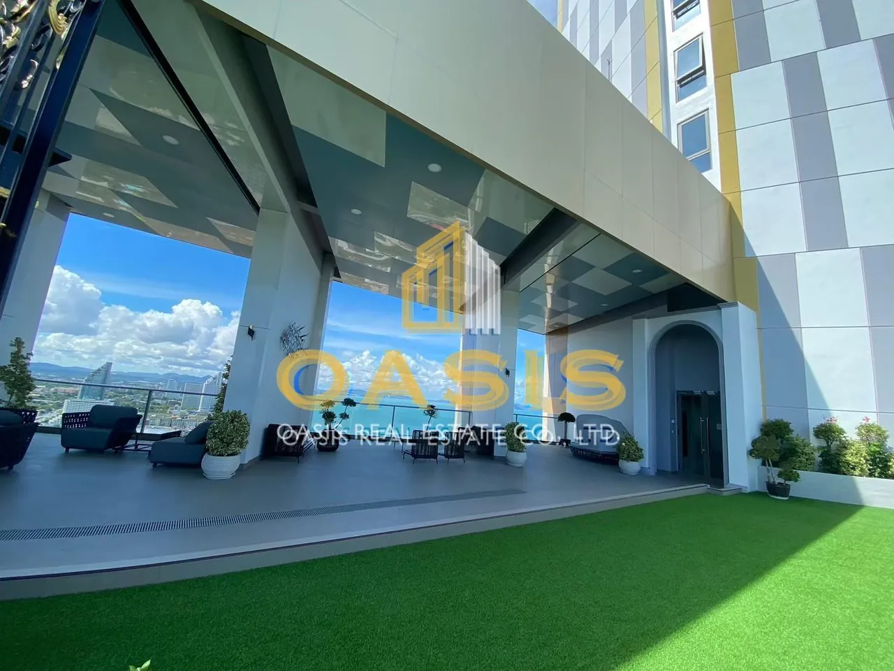 Copacabana Beach Jomtien direct front sea view unit for sale