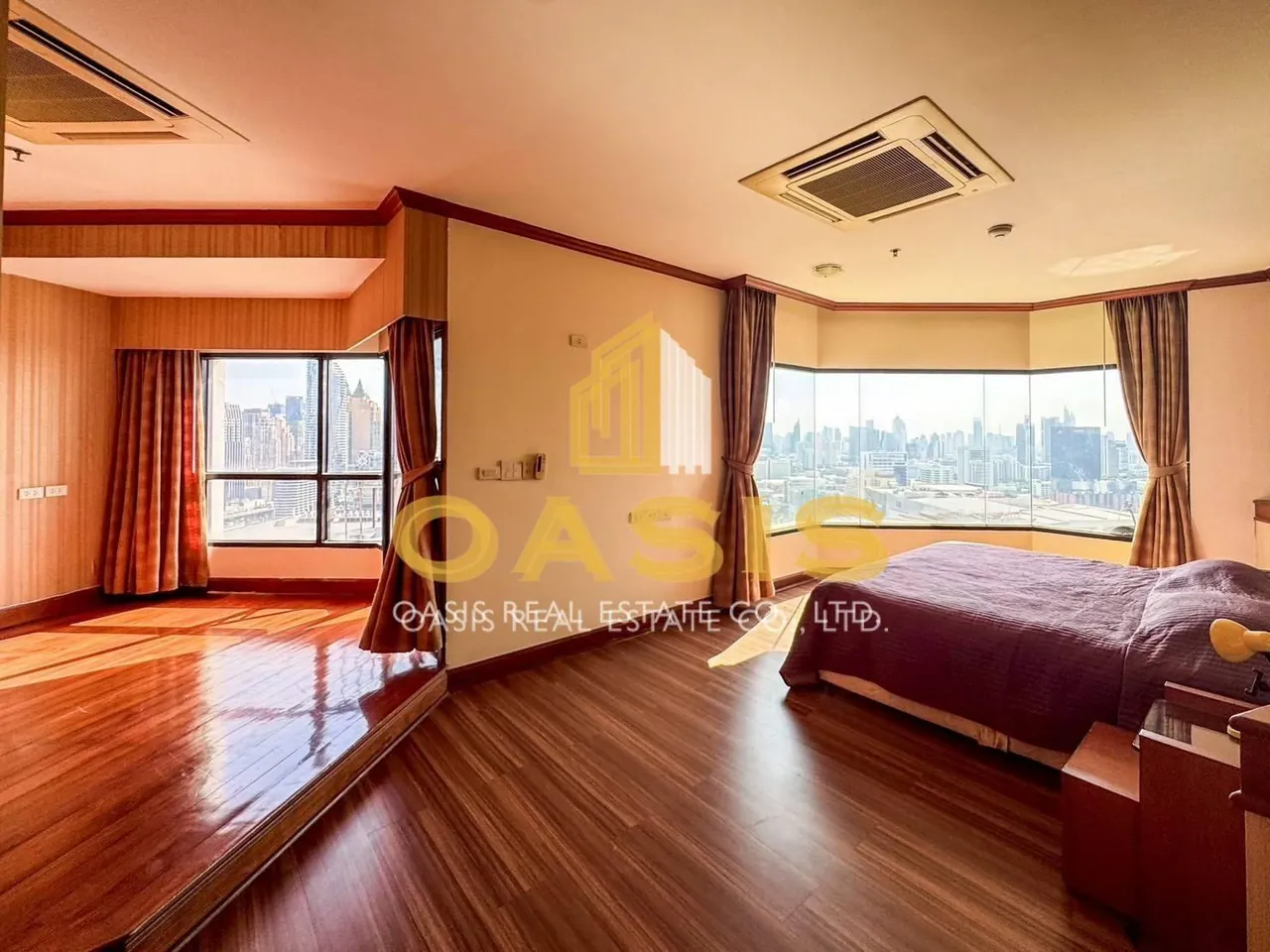 Luxury High-Rise Condo in Ratchathewi For sale