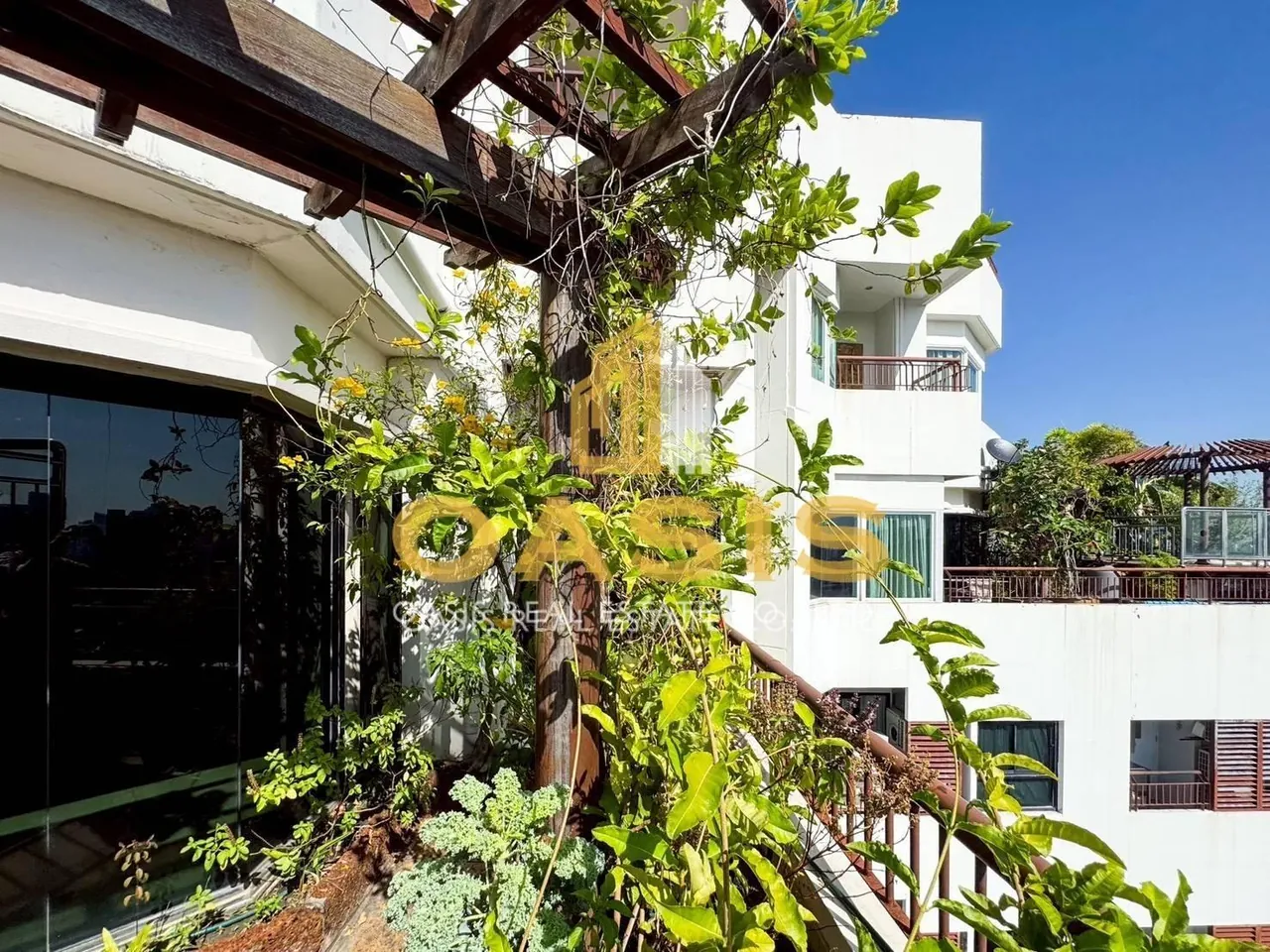 Luxury High-Rise Condo in Ratchathewi For sale