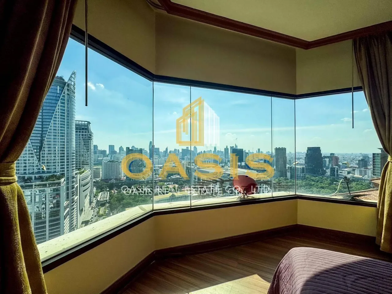 Luxury High-Rise Condo in Ratchathewi For sale