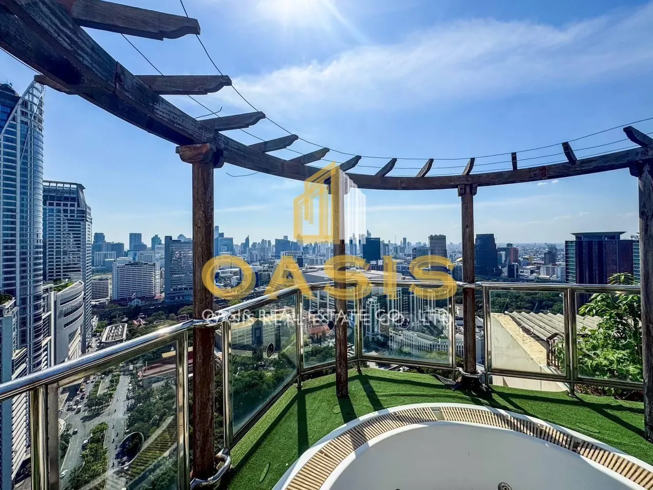 Luxury High-Rise Condo in Ratchathewi For sale