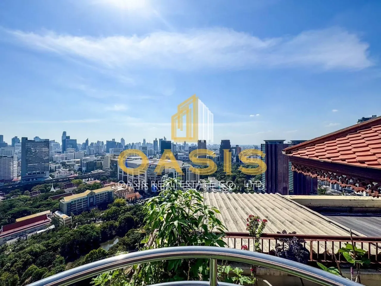 Luxury High-Rise Condo in Ratchathewi For sale