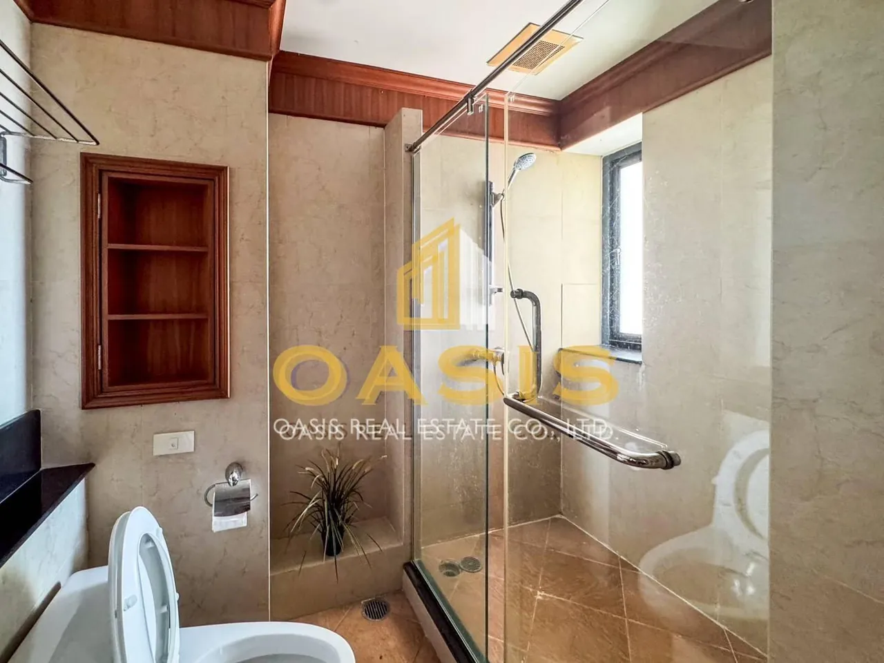 Luxury High-Rise Condo in Ratchathewi For sale