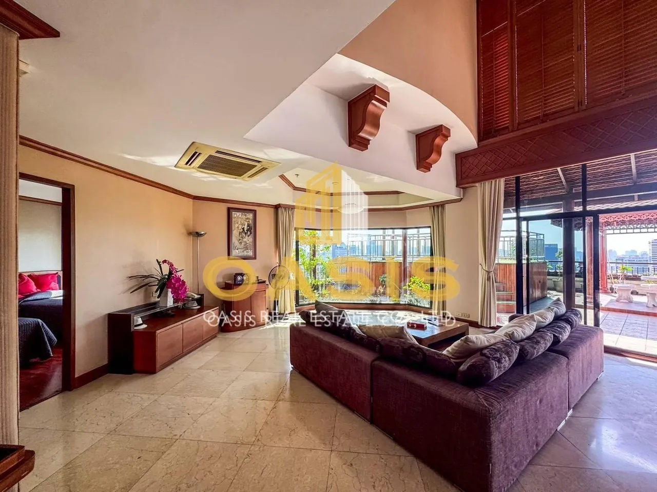 Luxury High-Rise Condo in Ratchathewi For sale