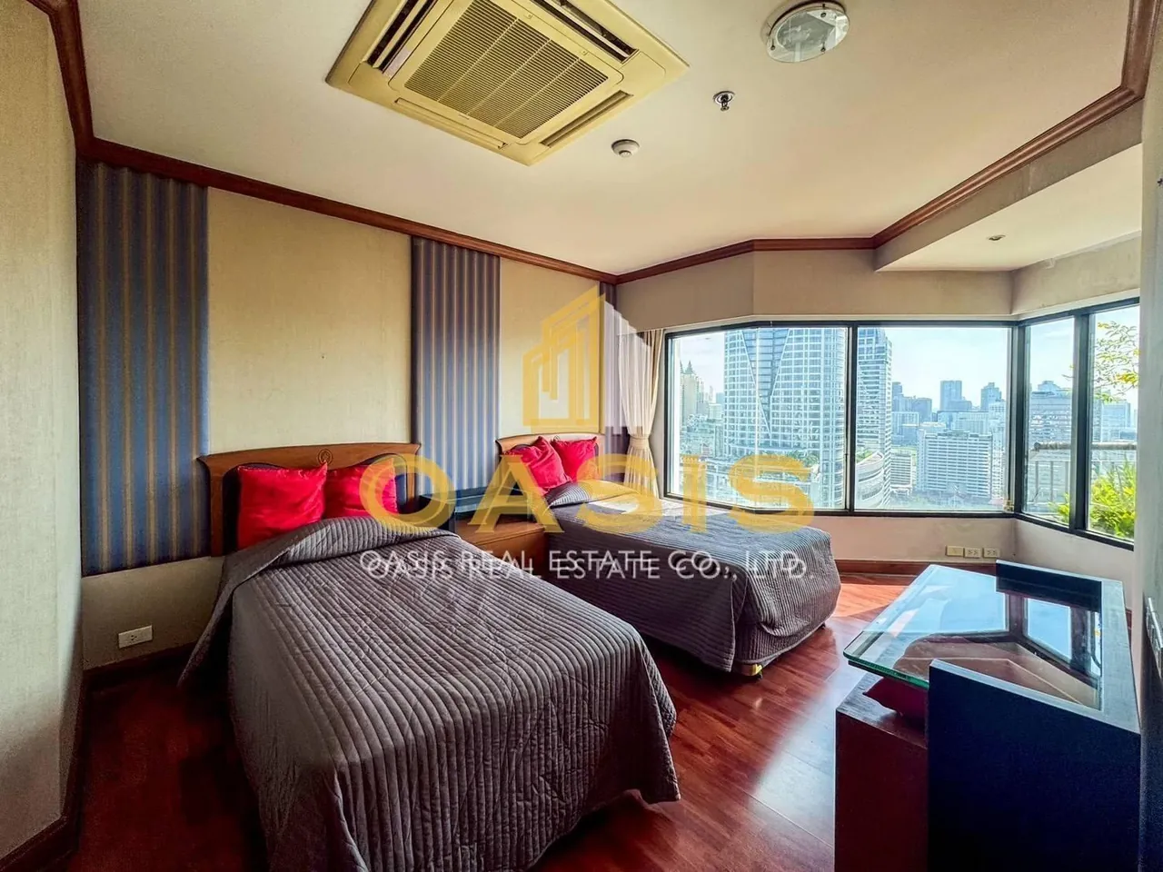 Luxury High-Rise Condo in Ratchathewi For sale