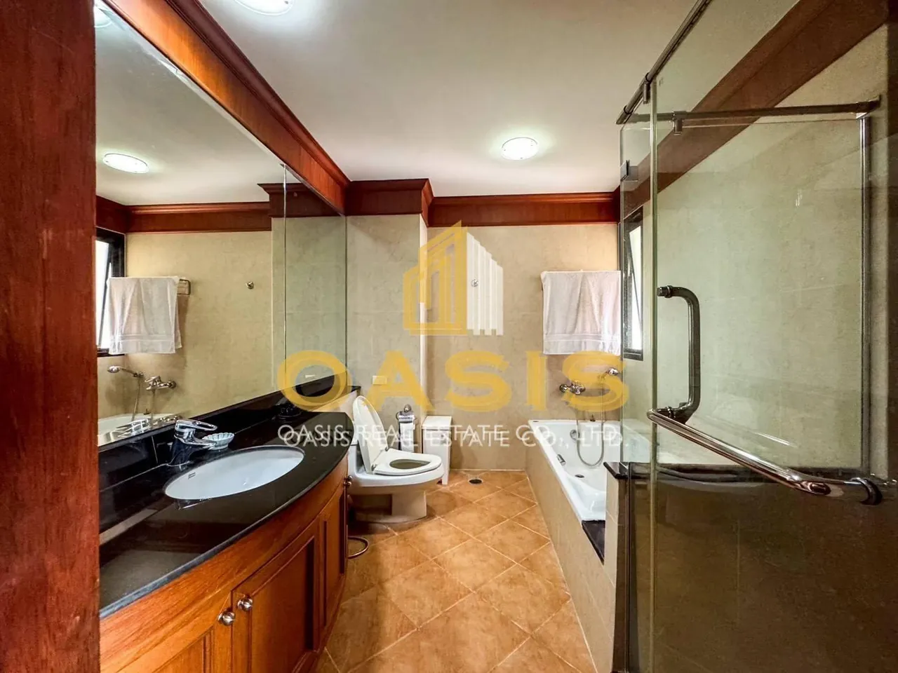 Luxury High-Rise Condo in Ratchathewi For sale