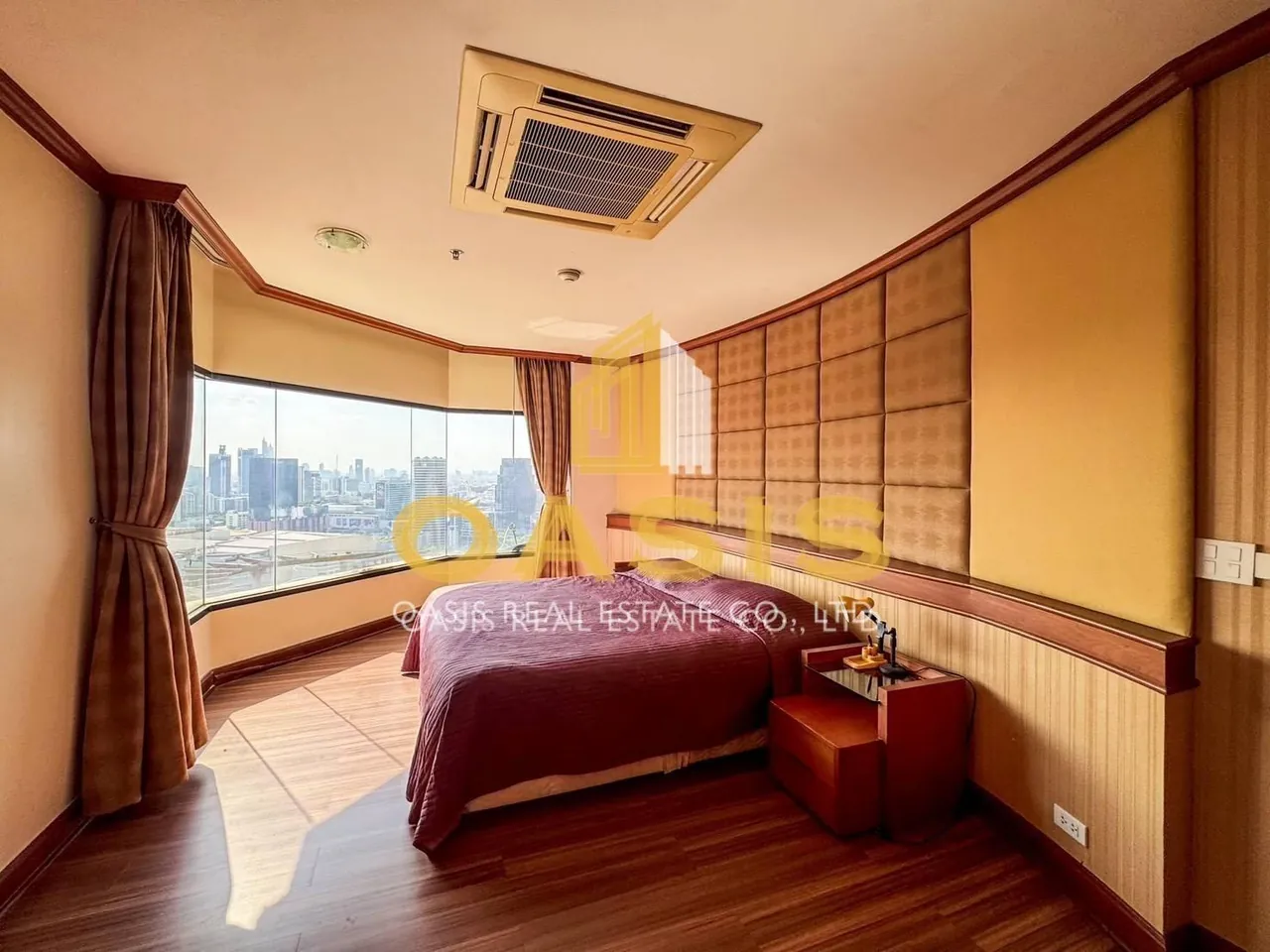 Luxury High-Rise Condo in Ratchathewi For sale