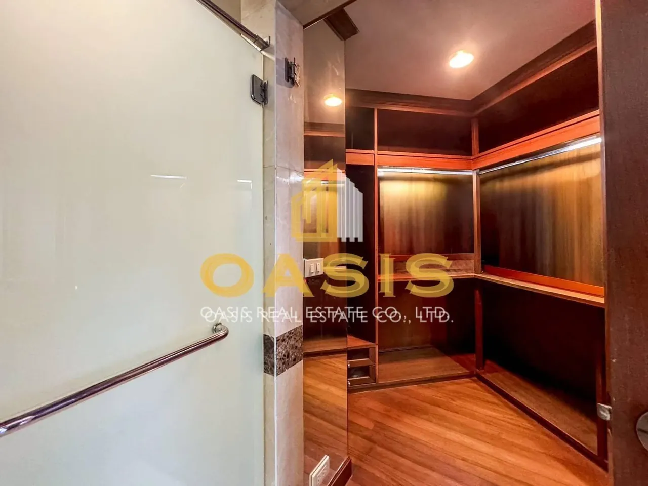 Luxury High-Rise Condo in Ratchathewi For sale