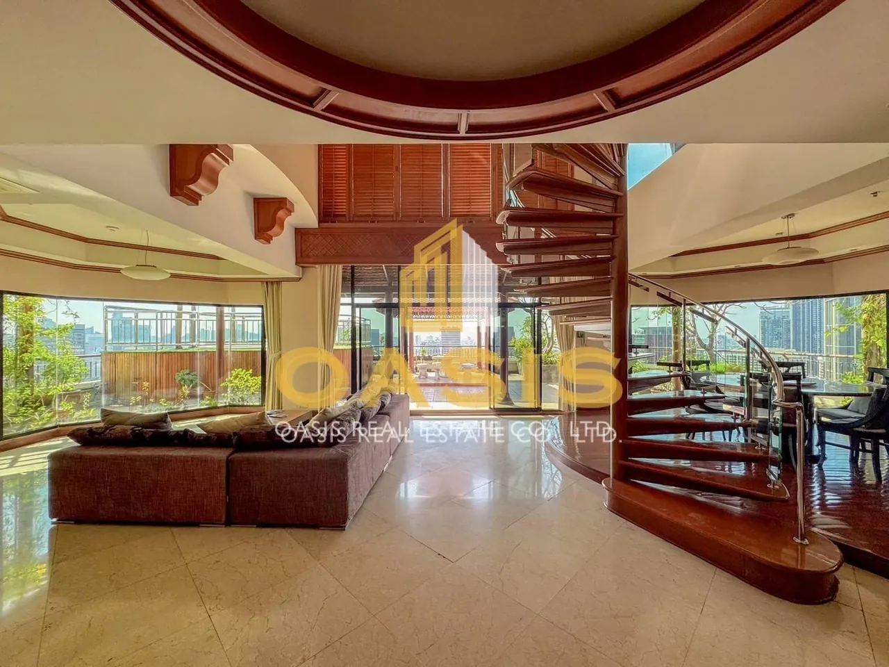 Luxury High-Rise Condo in Ratchathewi For sale