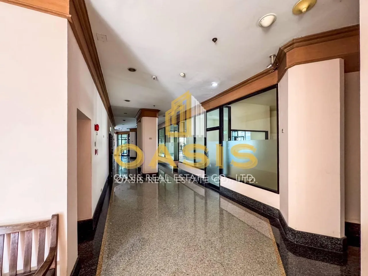 Luxury High-Rise Condo in Ratchathewi For sale