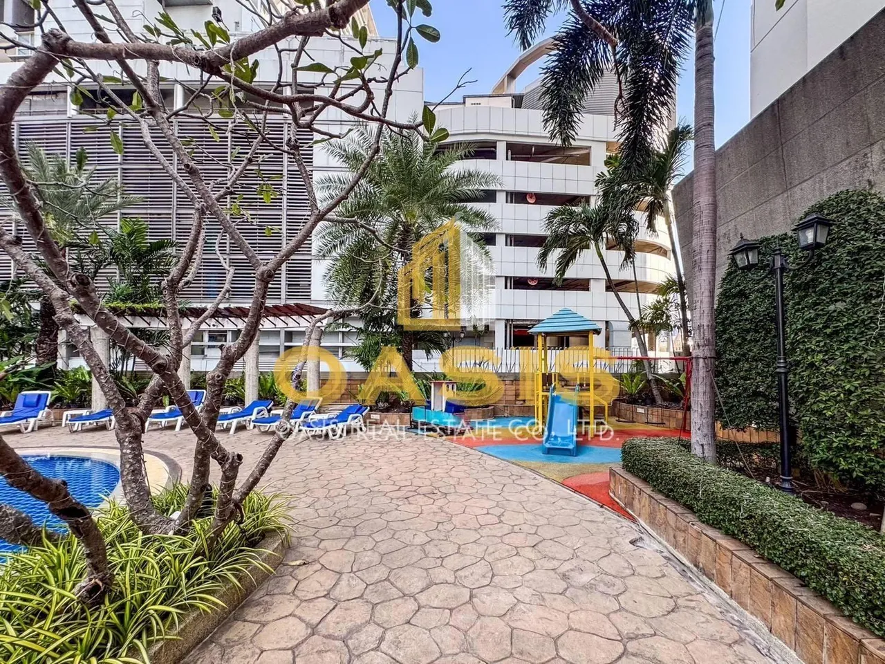 Luxury High-Rise Condo in Ratchathewi For sale