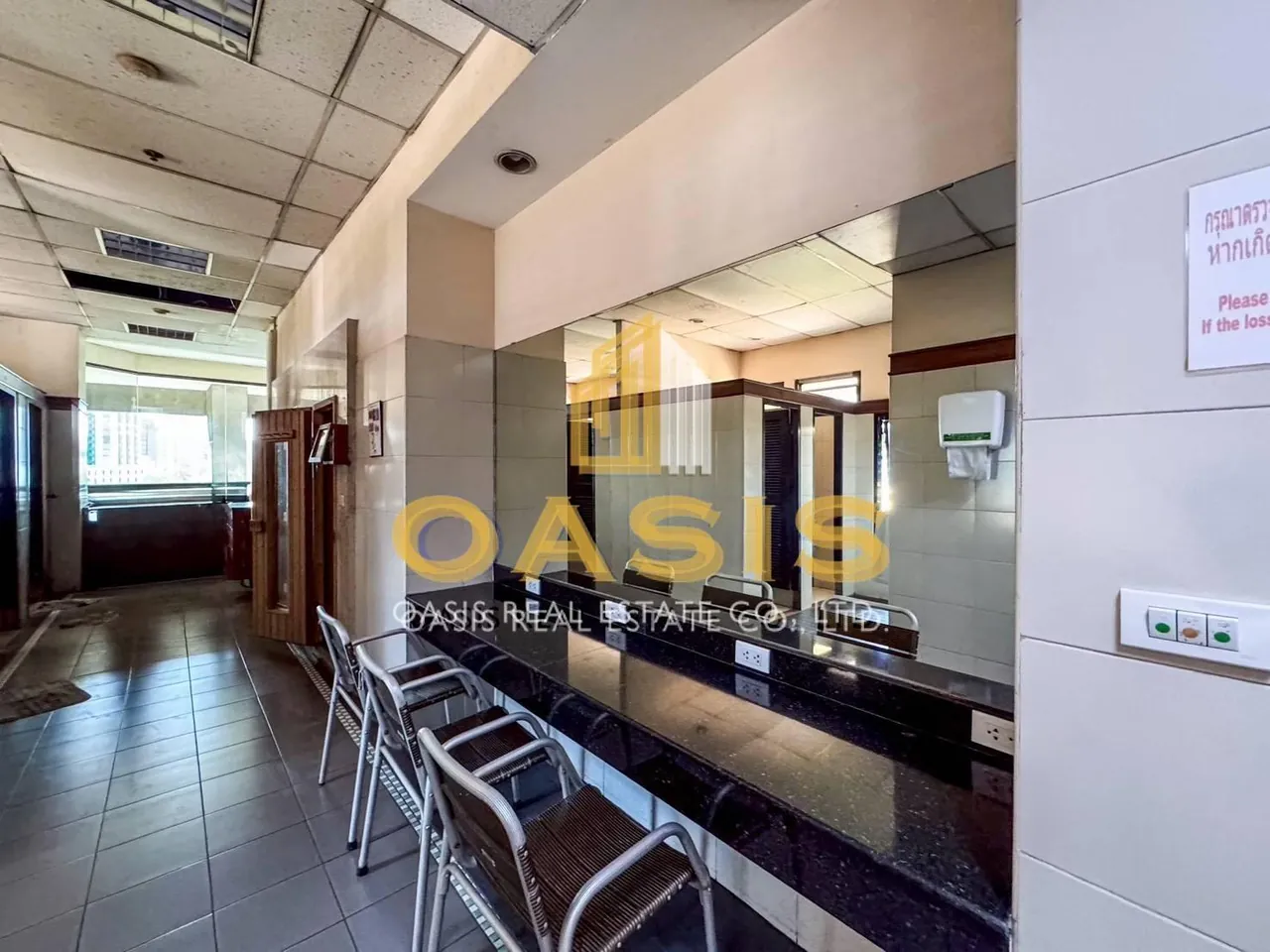 Luxury High-Rise Condo in Ratchathewi For sale